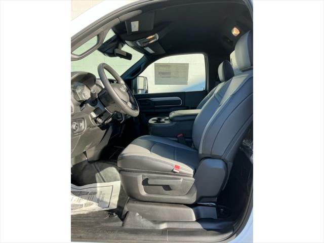 2026 RAM Ram 5500 Chassis Cab RAM 5500 TRADESMAN CHASSIS REGULAR CAB 4X4 60' CA