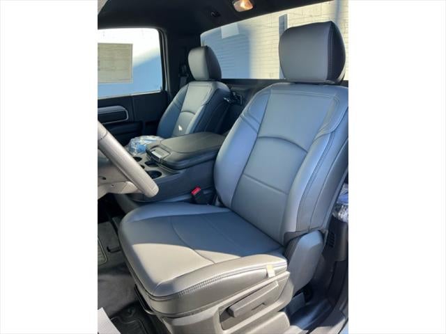 2026 RAM Ram 5500 Chassis Cab RAM 5500 TRADESMAN CHASSIS REGULAR CAB 4X4 60' CA