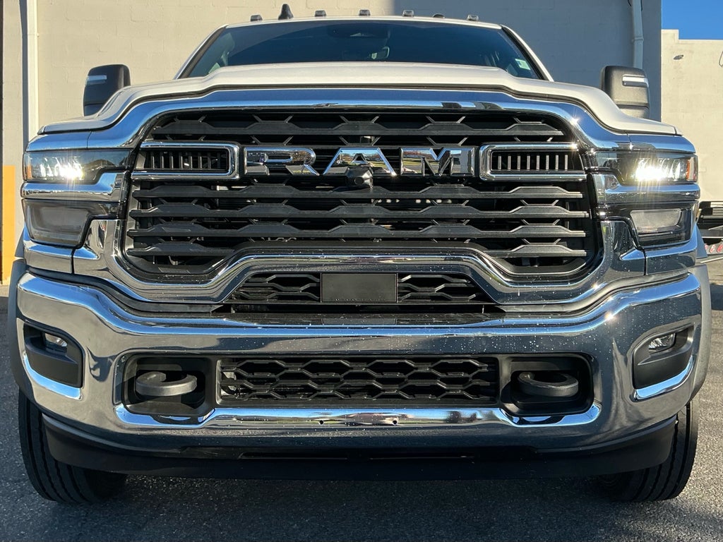 2026 RAM Ram 5500 Chassis Cab RAM 5500 TRADESMAN CHASSIS CREW CAB 4X4 60' CA