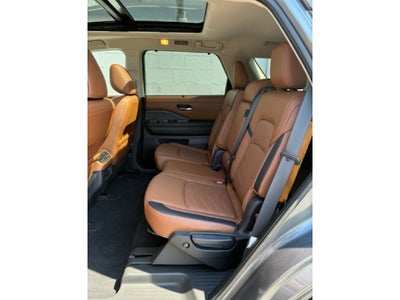 2023 Nissan Pathfinder Platinum 4WD