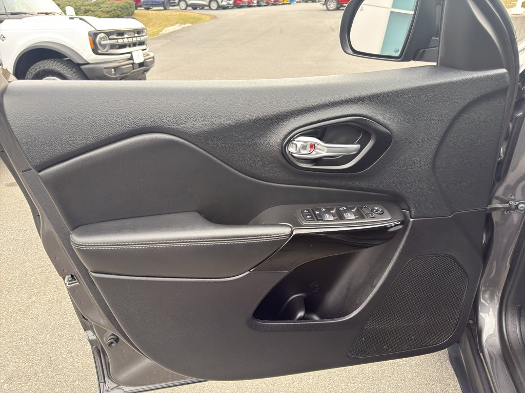 2023 Jeep Cherokee Altitude Lux