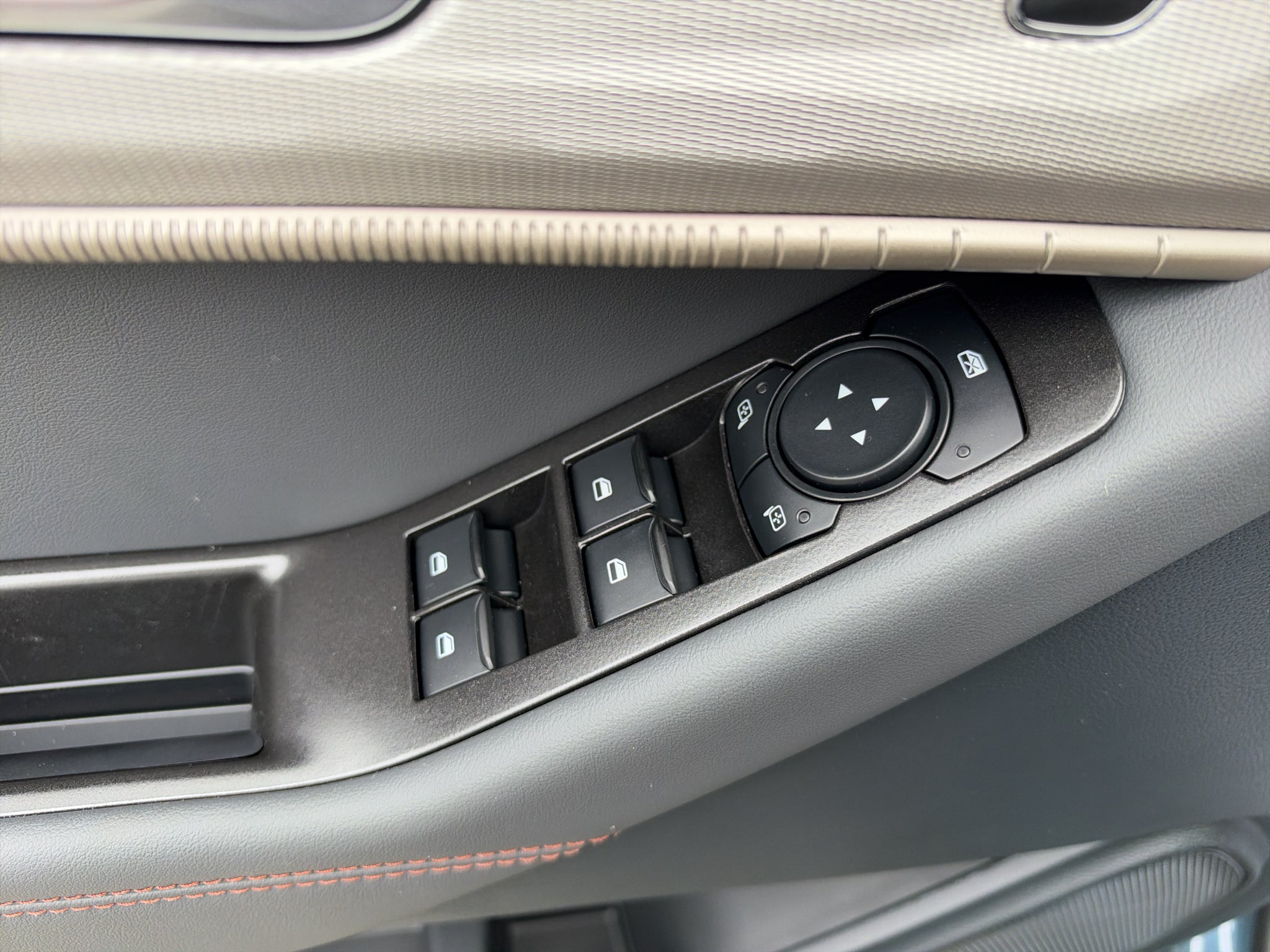 2027 Ford Explorer Active w/200A Pkg
