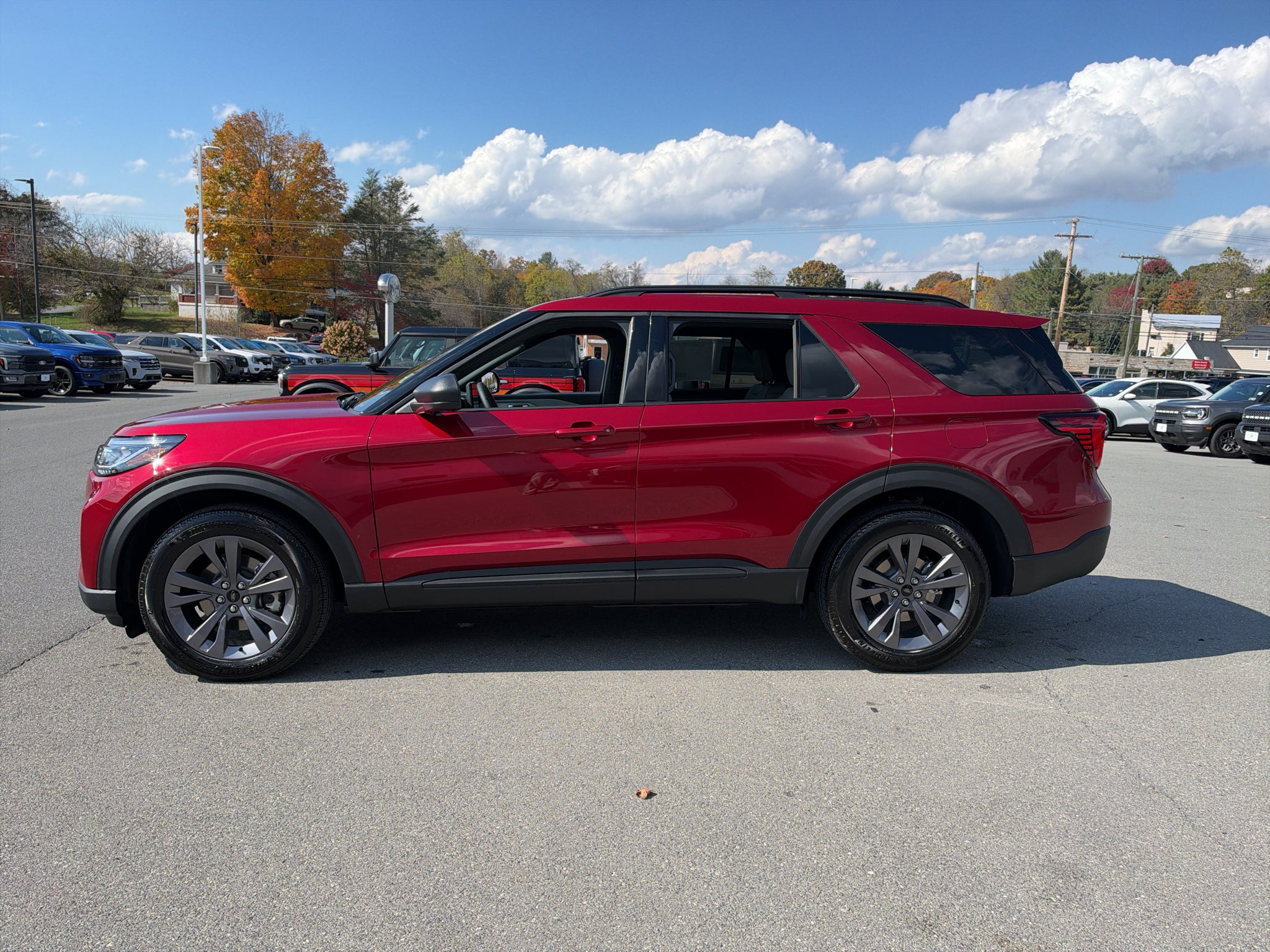 2027 Ford Explorer Active w/200A Pkg