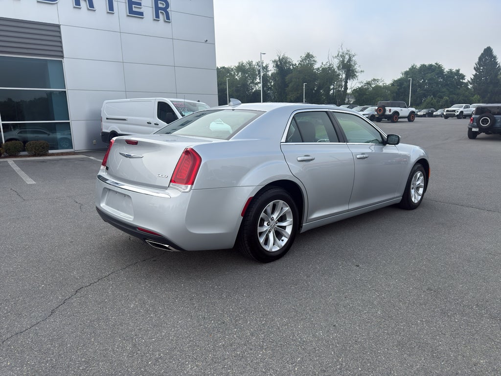 2021 Chrysler 300 Touring