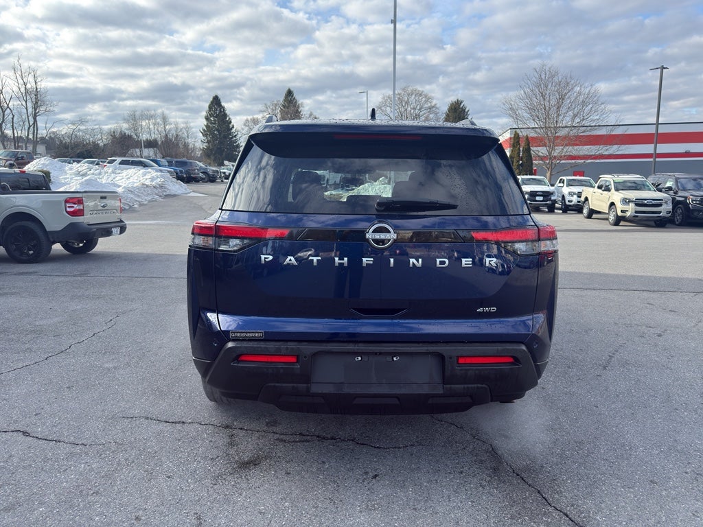 2025 Nissan Pathfinder SV