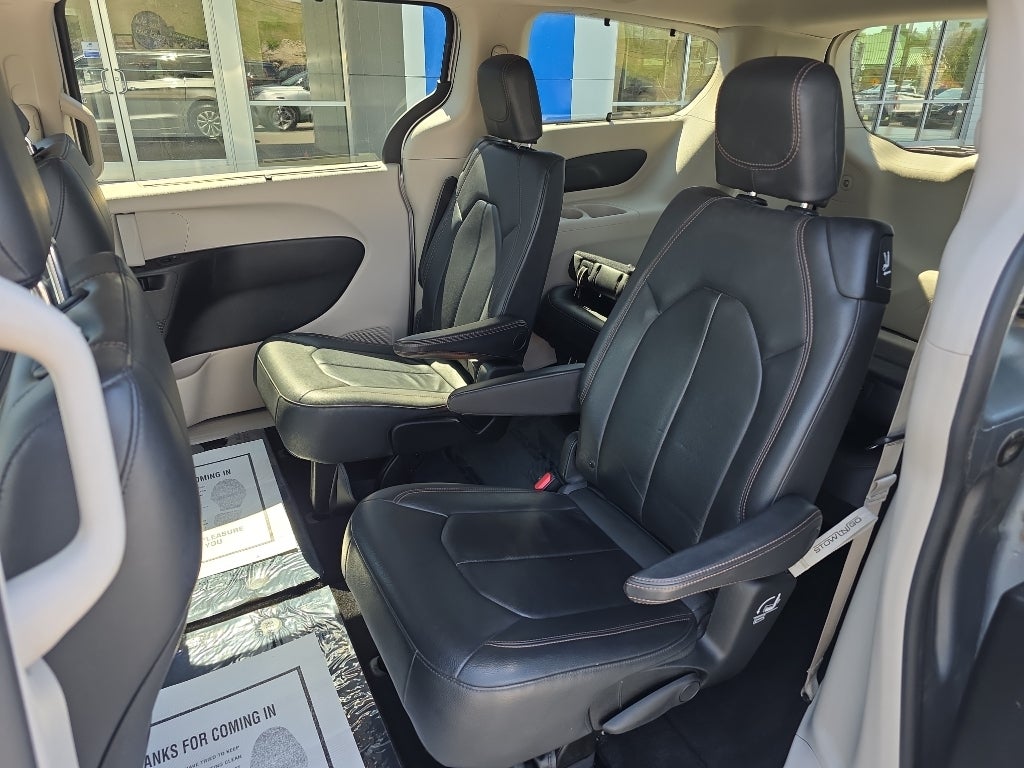 2017 Chrysler Pacifica Touring-L