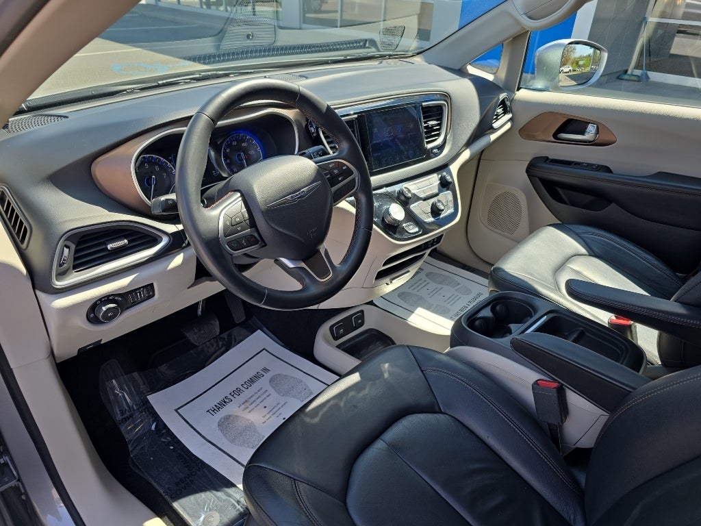 2017 Chrysler Pacifica Touring-L