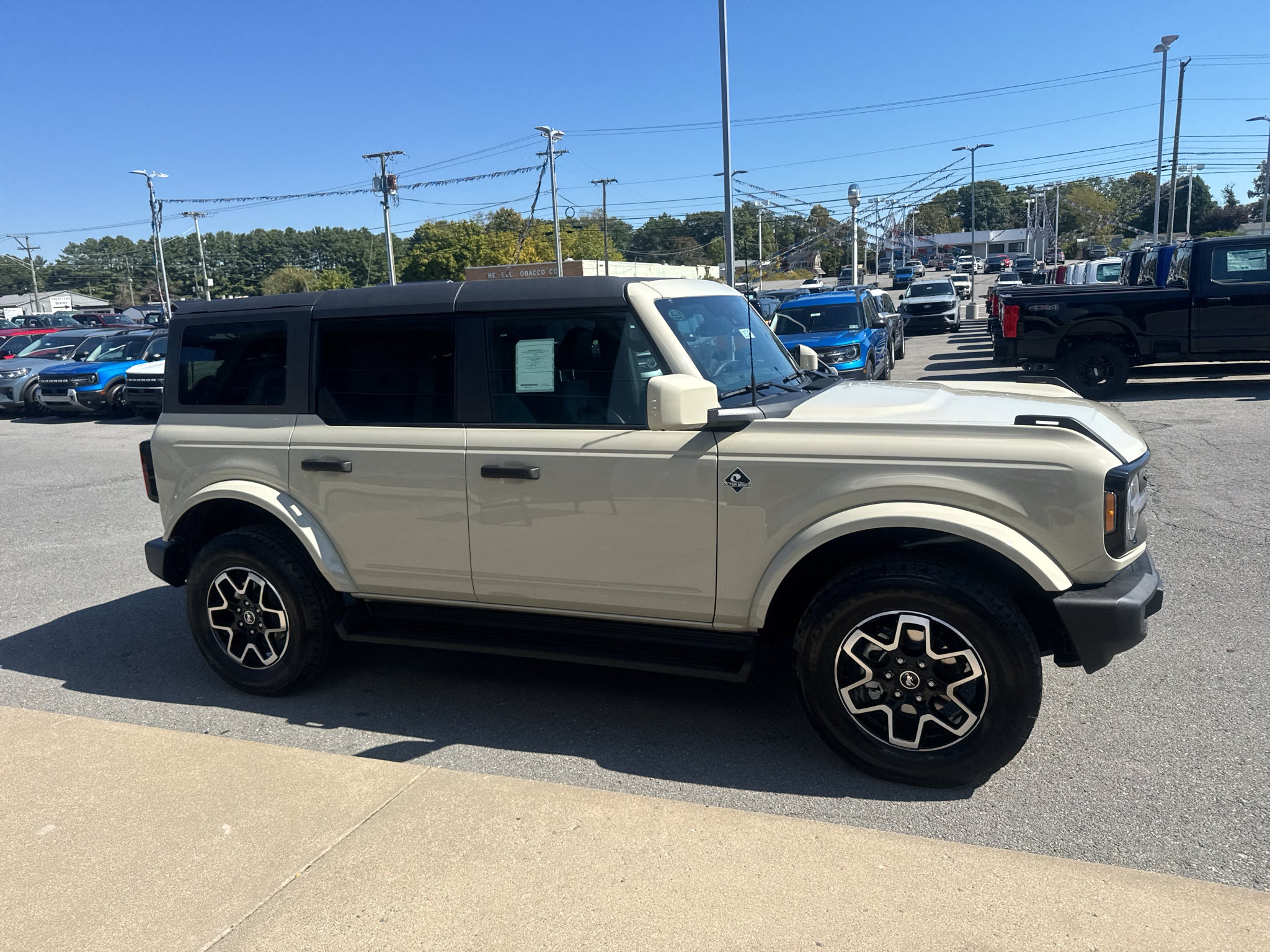 2026 Ford Bronco Outer Banks