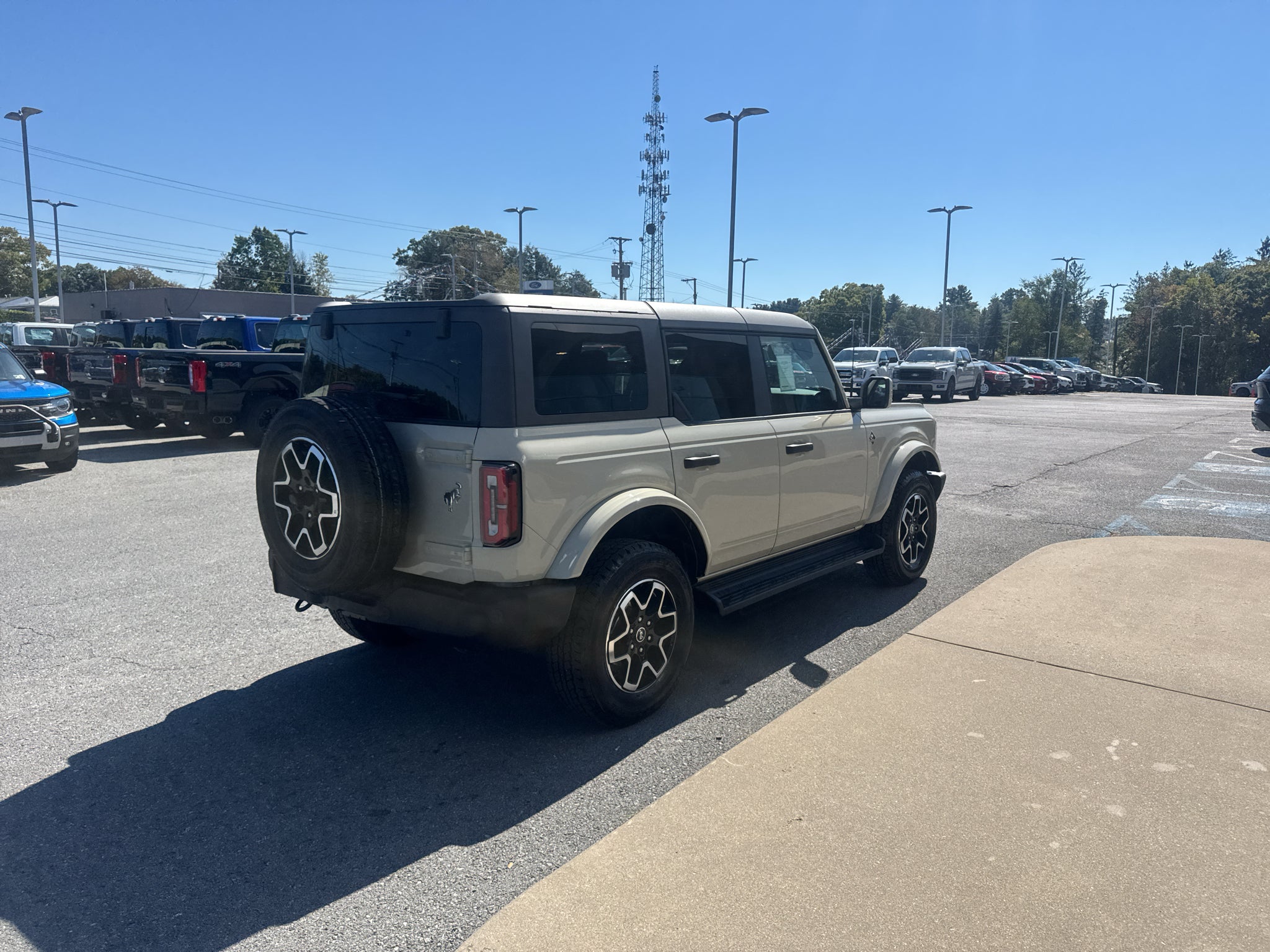 2026 Ford Bronco Outer Banks