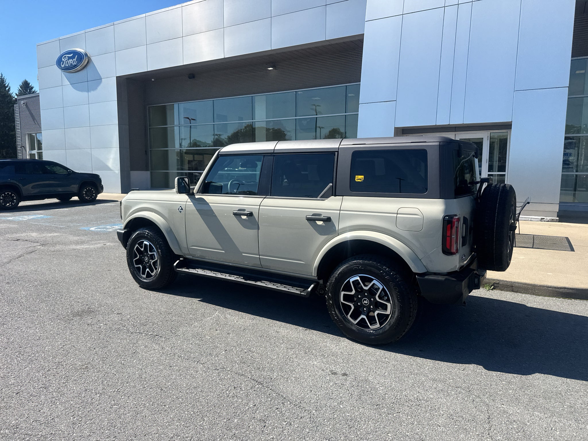 2026 Ford Bronco Outer Banks
