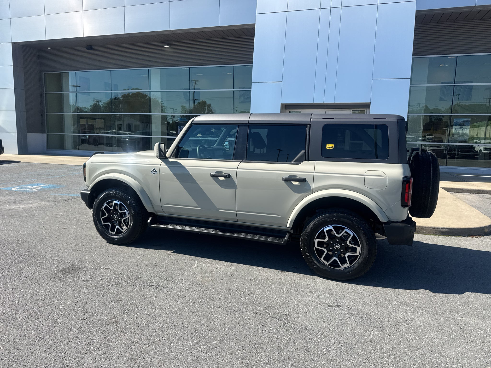 2026 Ford Bronco Outer Banks