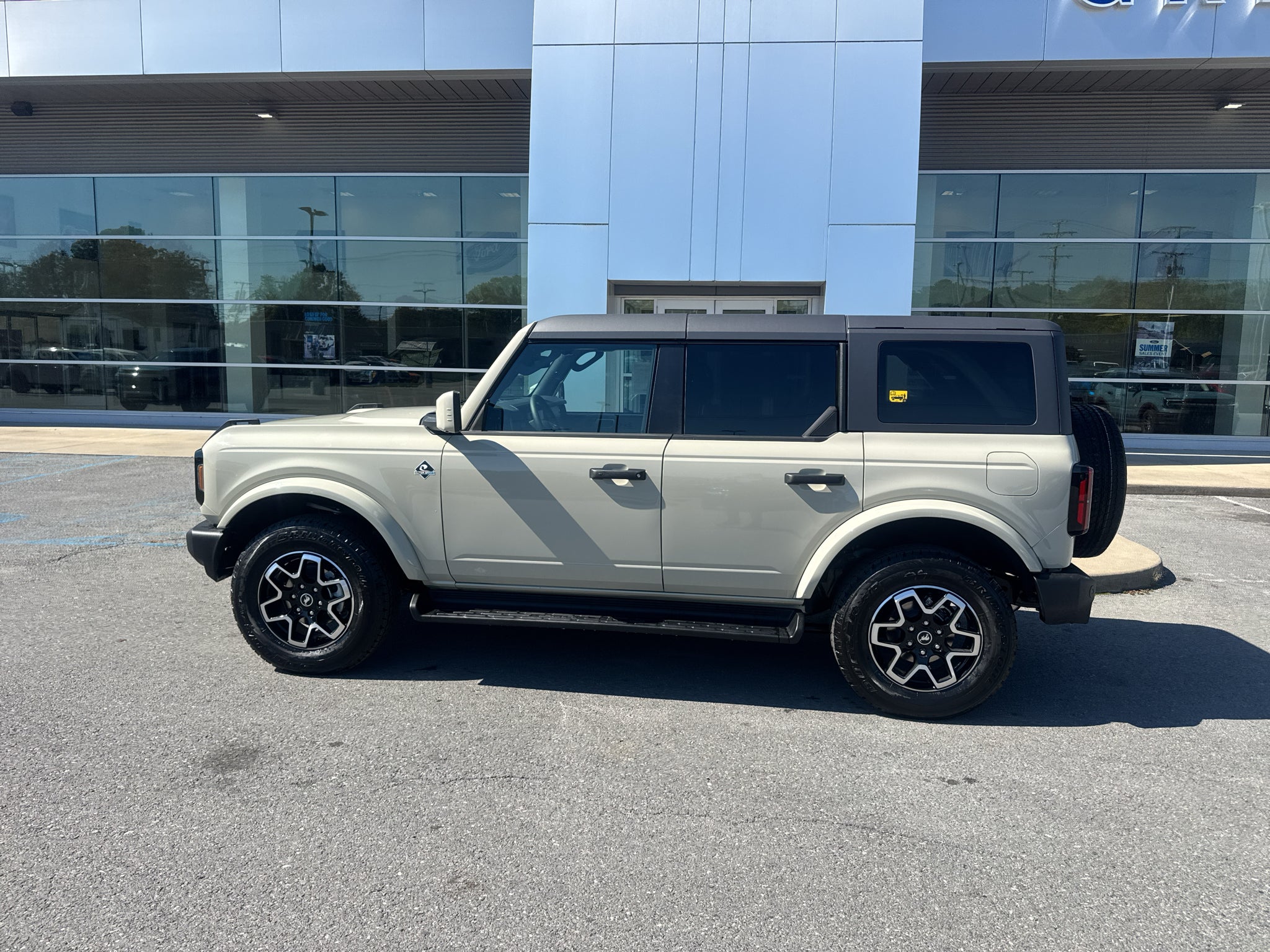 2026 Ford Bronco Outer Banks