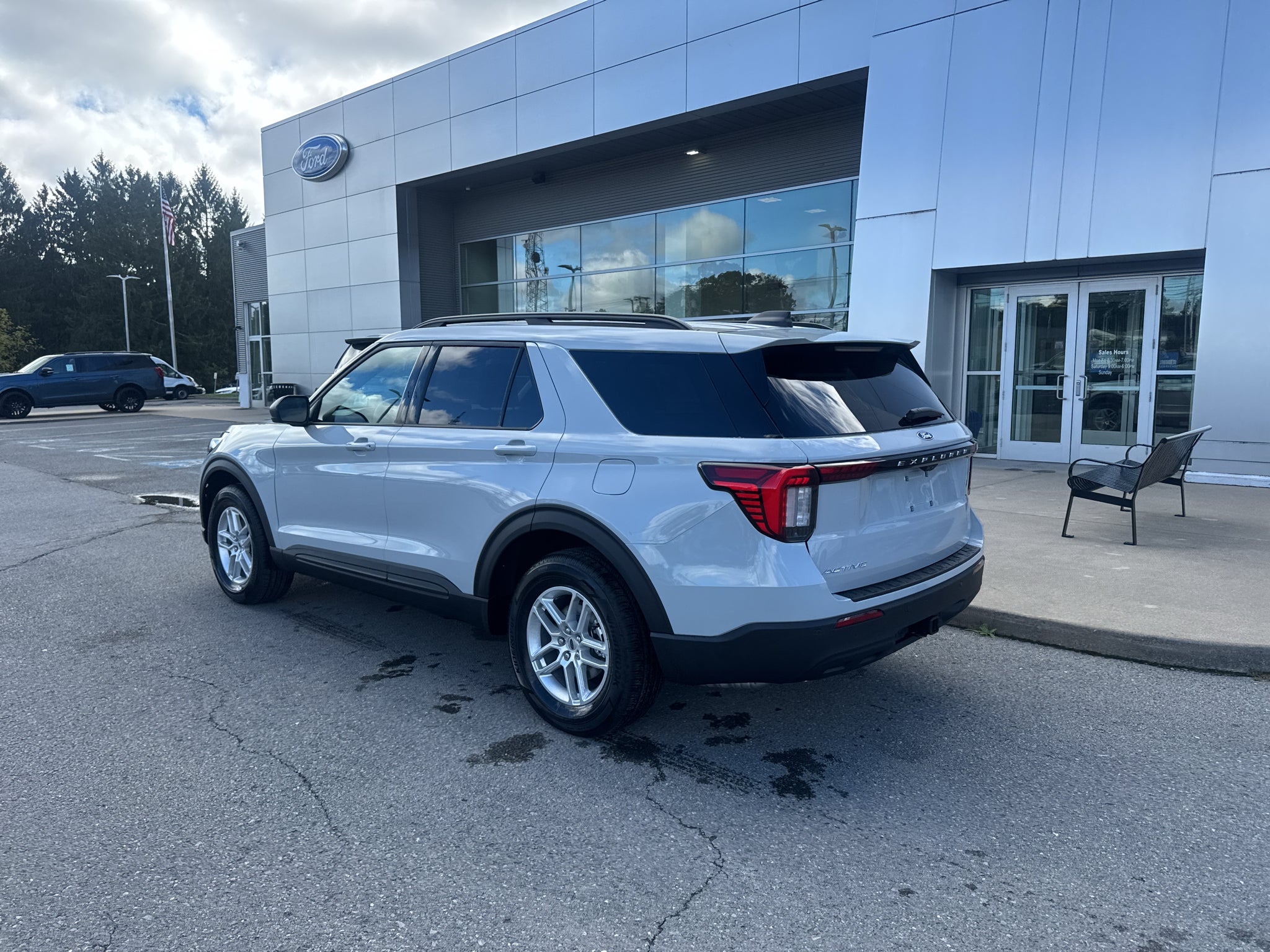 2027 Ford Explorer Active w/200A Pkg