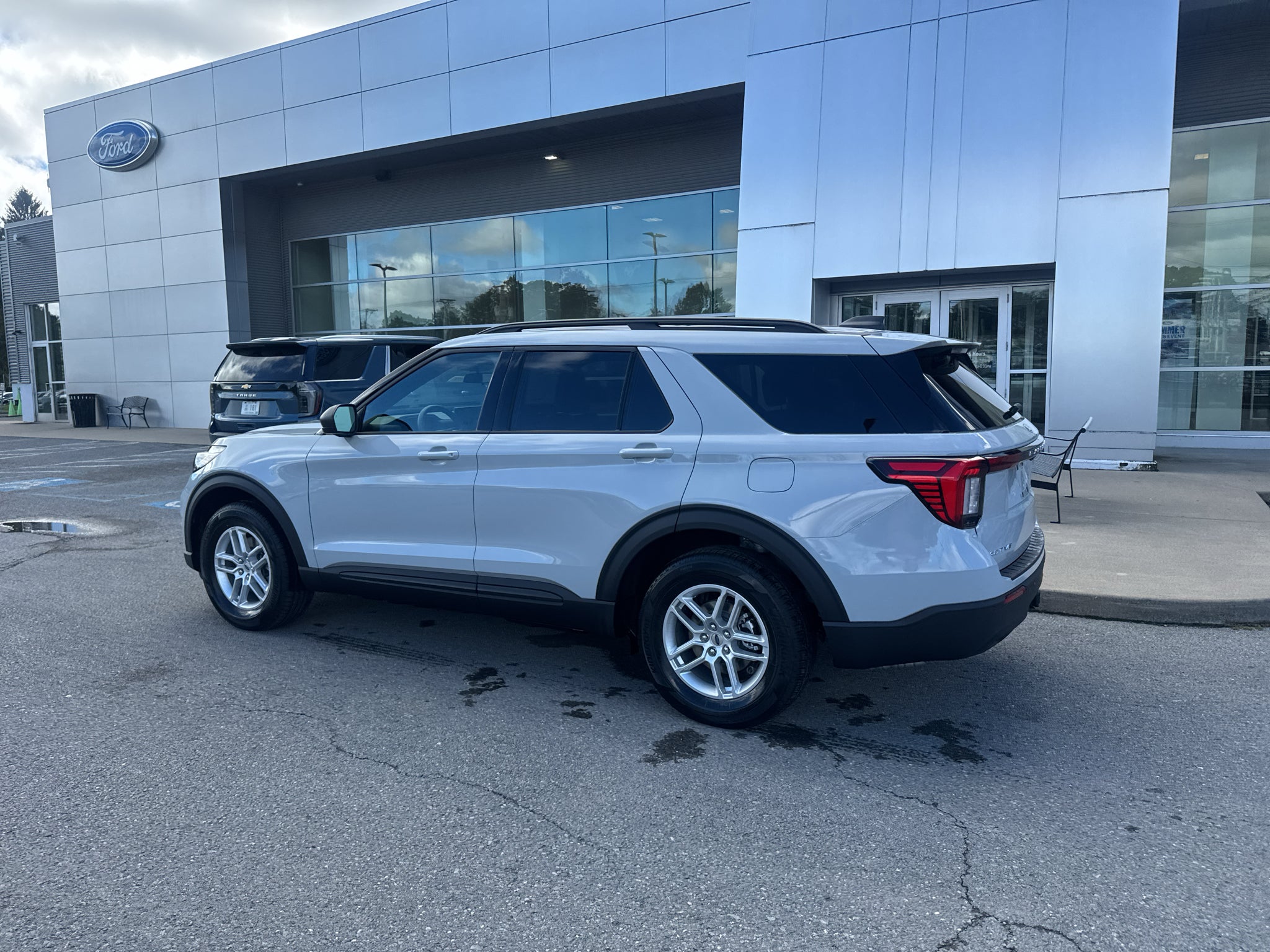 2027 Ford Explorer Active w/200A Pkg