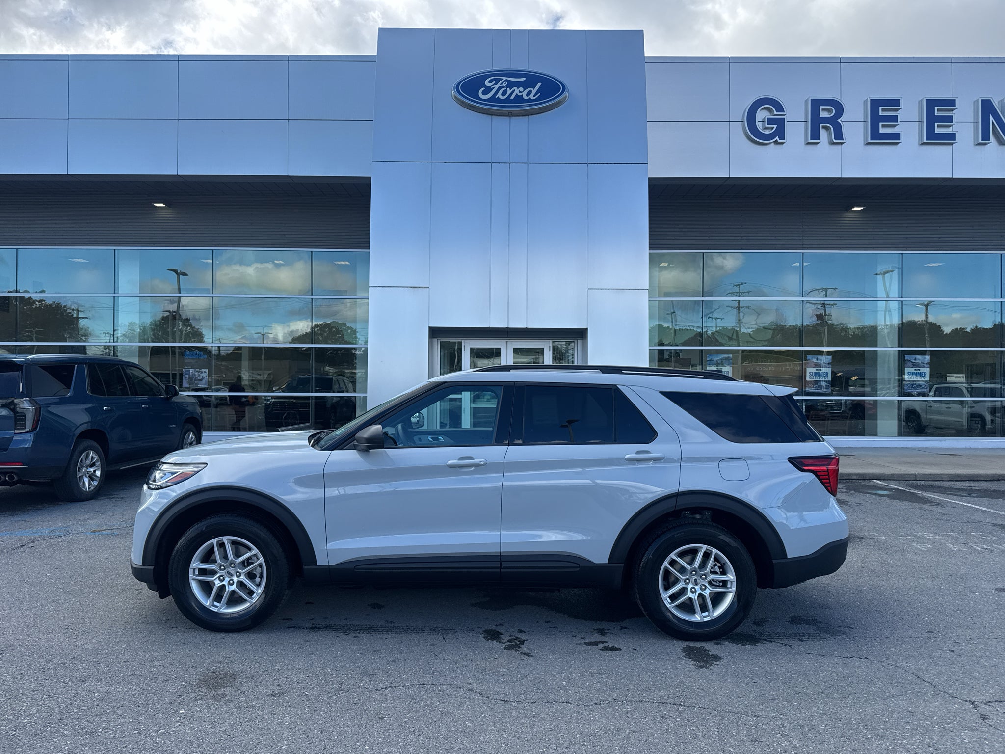 2027 Ford Explorer Active w/200A Pkg