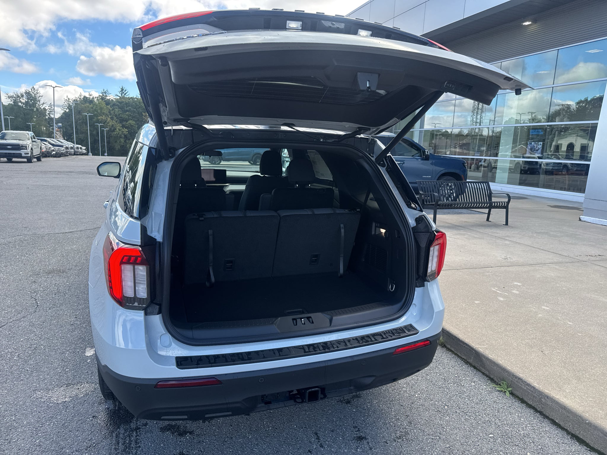 2027 Ford Explorer Active w/200A Pkg