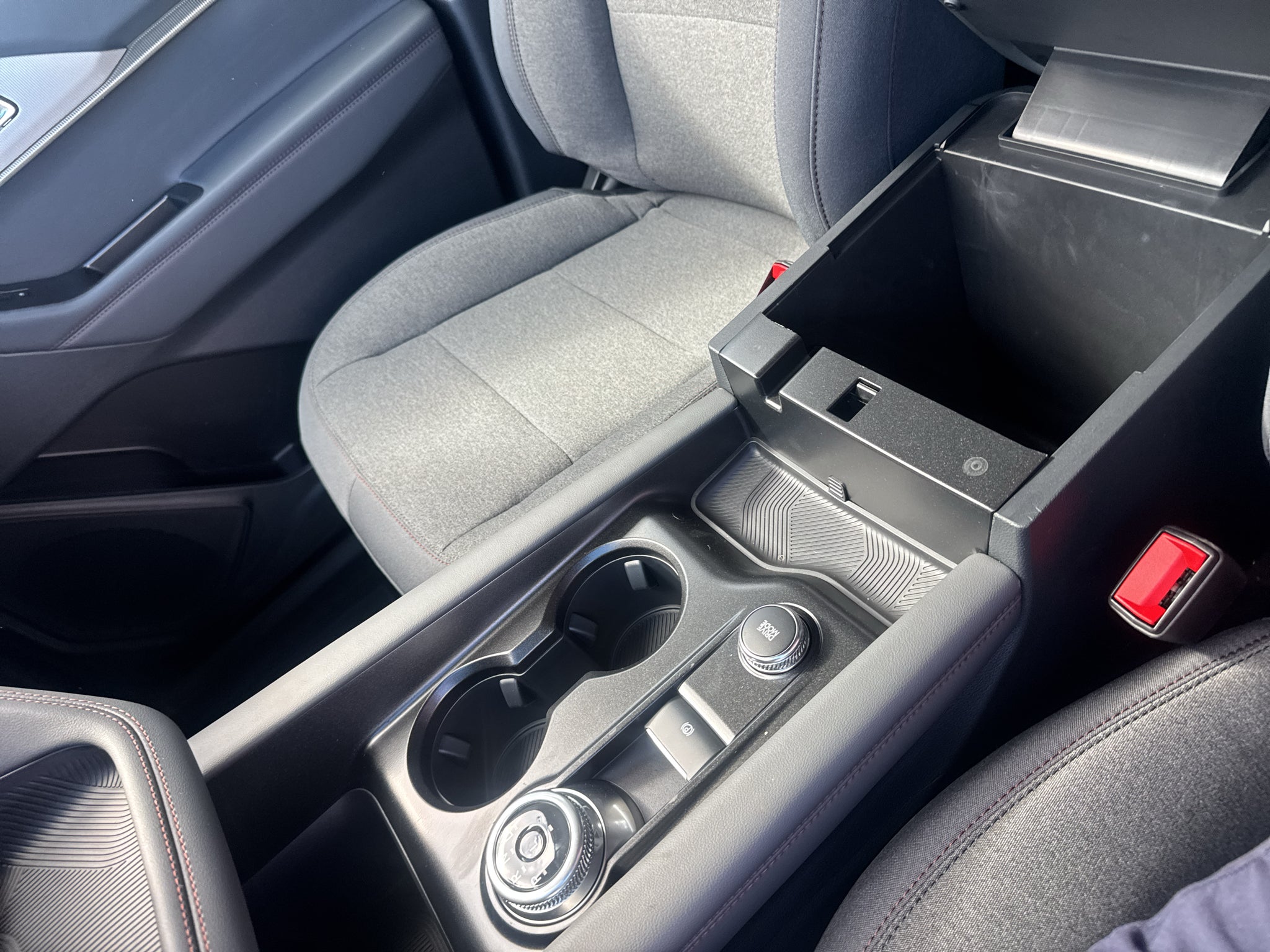 2027 Ford Explorer Active w/200A Pkg