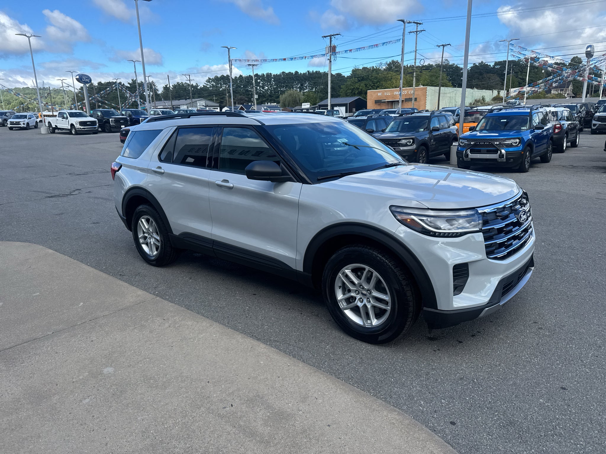 2027 Ford Explorer Active w/200A Pkg