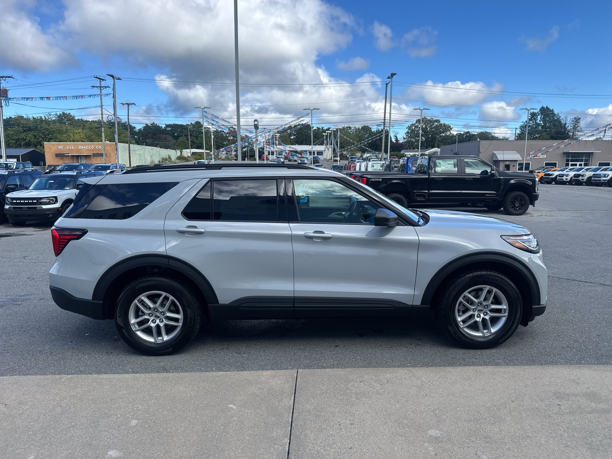 2027 Ford Explorer Active w/200A Pkg