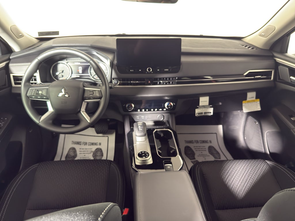 2025 Mitsubishi Outlander ES