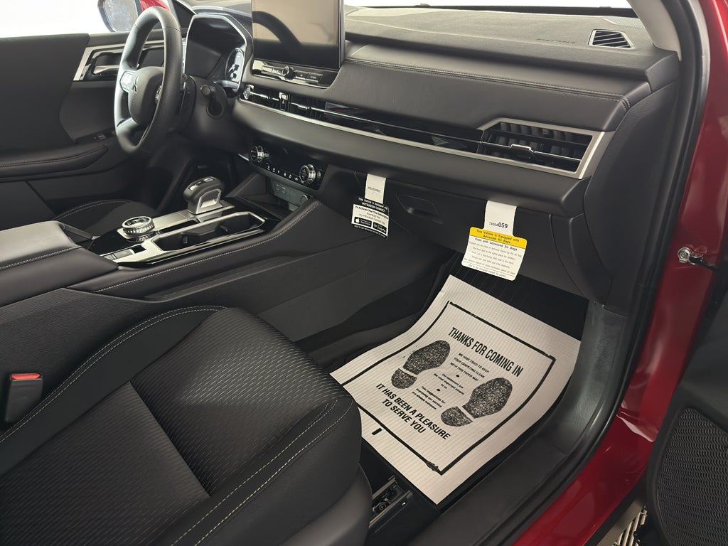 2025 Mitsubishi Outlander ES