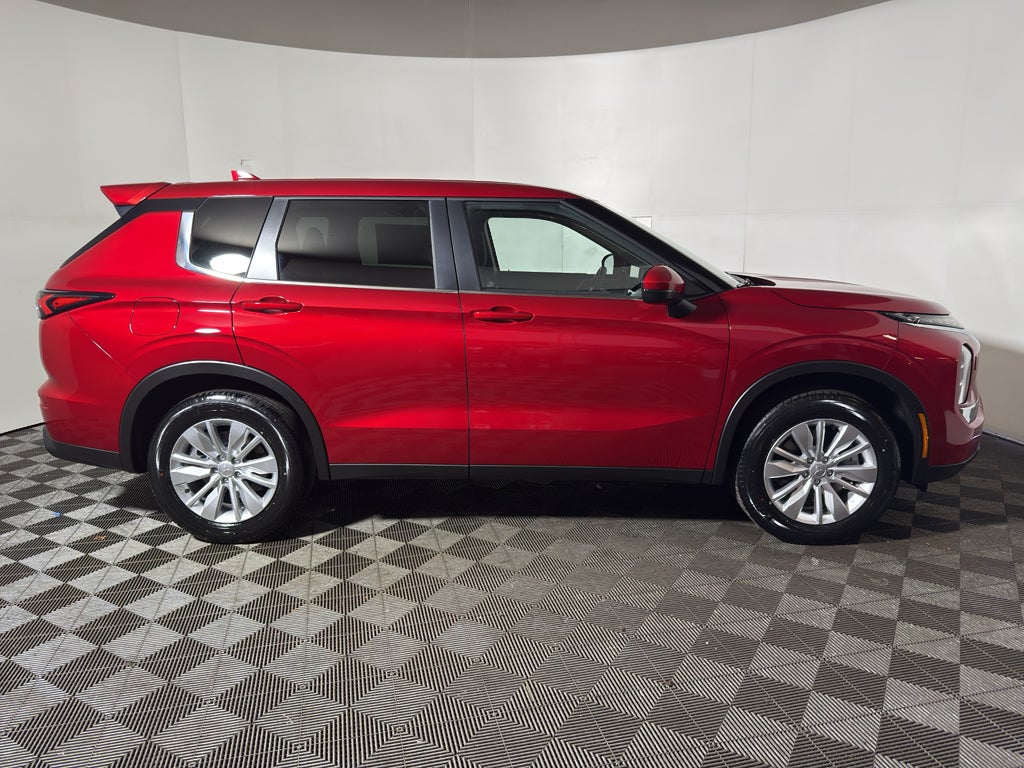2025 Mitsubishi Outlander ES