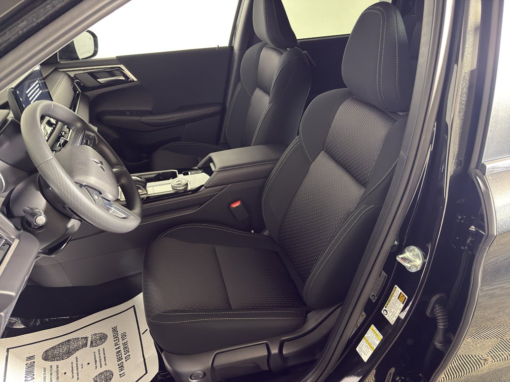 2025 Mitsubishi Outlander ES