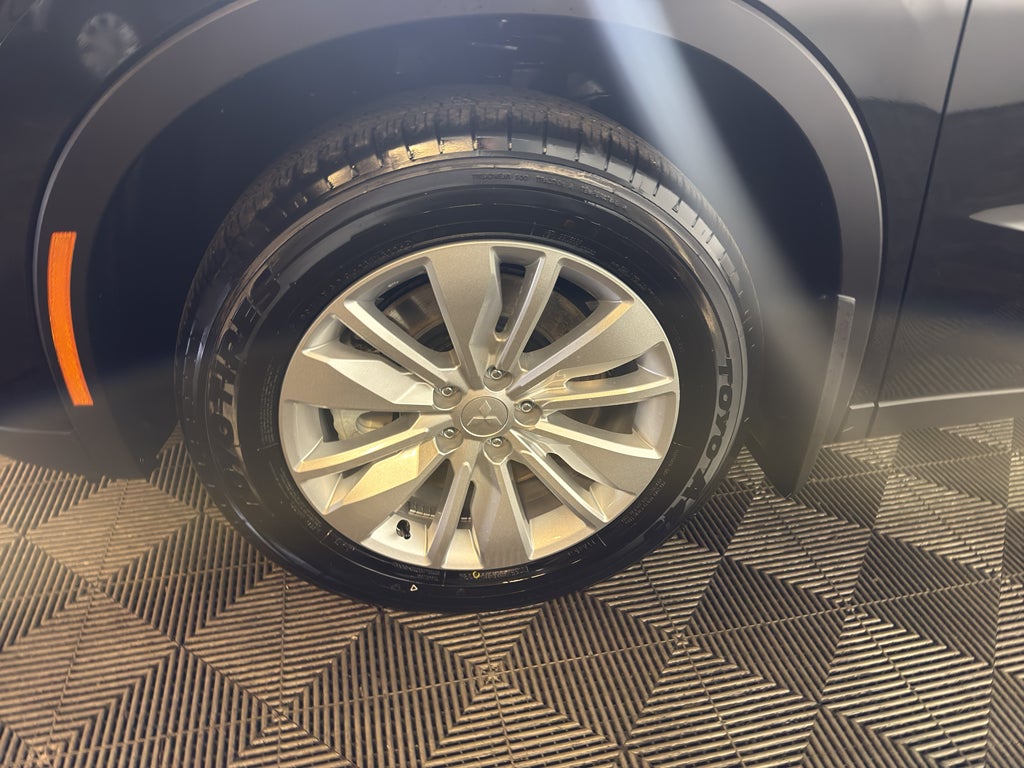 2025 Mitsubishi Outlander ES