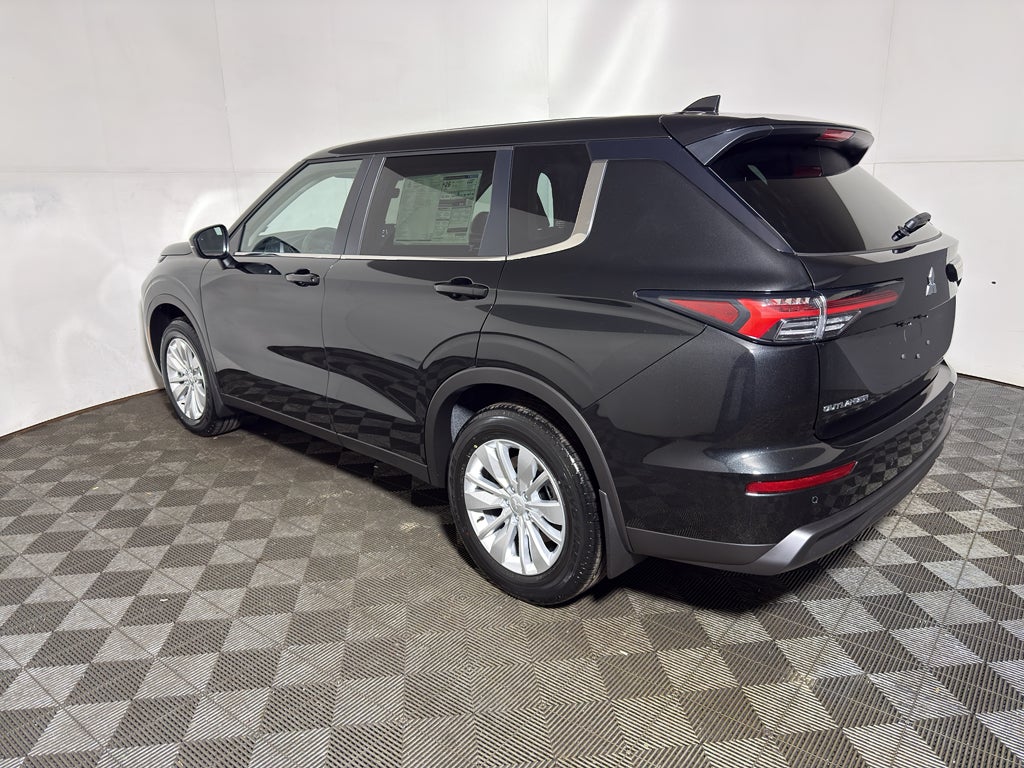 2025 Mitsubishi Outlander ES