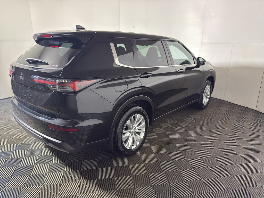 2025 Mitsubishi Outlander ES