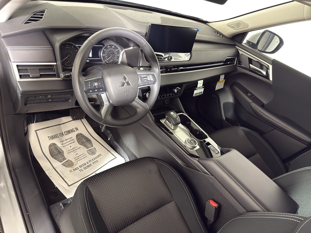 2026 Mitsubishi Outlander ES