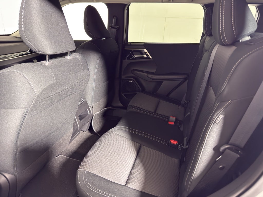 2026 Mitsubishi Outlander ES