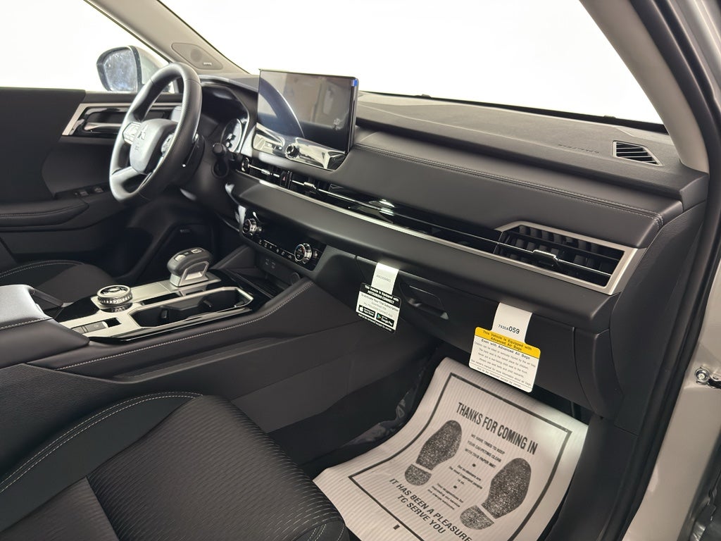 2026 Mitsubishi Outlander ES