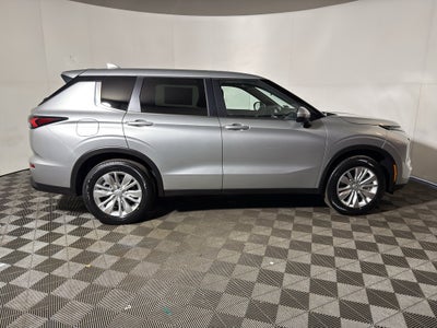 2026 Mitsubishi Outlander ES