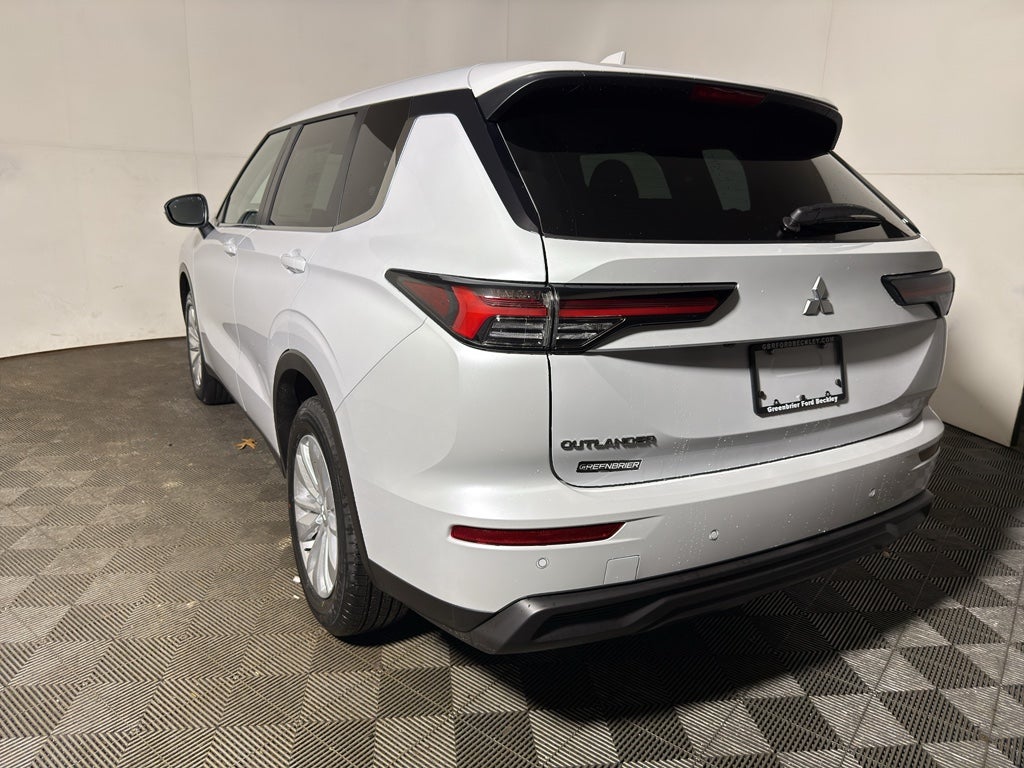 2026 Mitsubishi Outlander ES