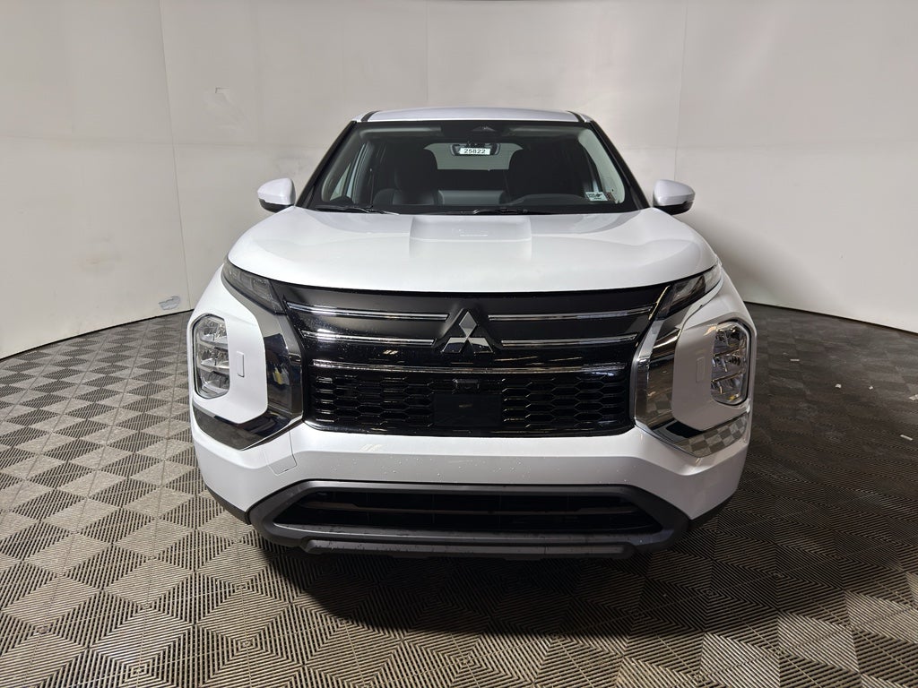 2026 Mitsubishi Outlander ES