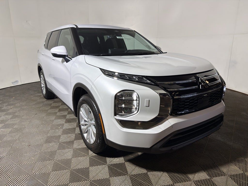 2026 Mitsubishi Outlander ES