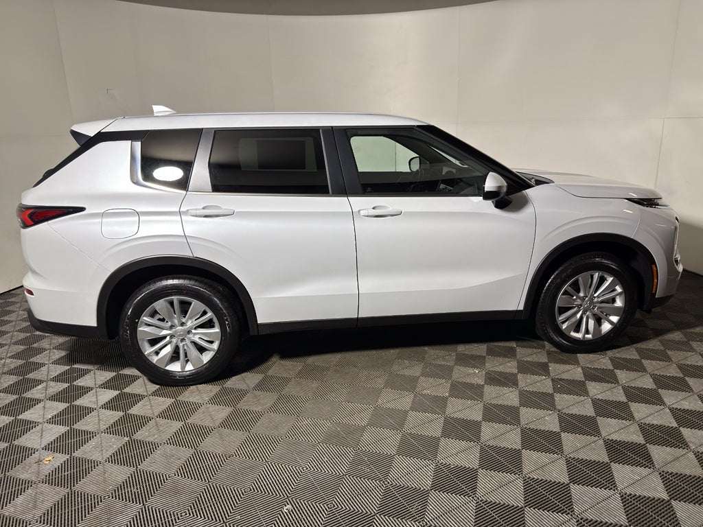 2026 Mitsubishi Outlander ES