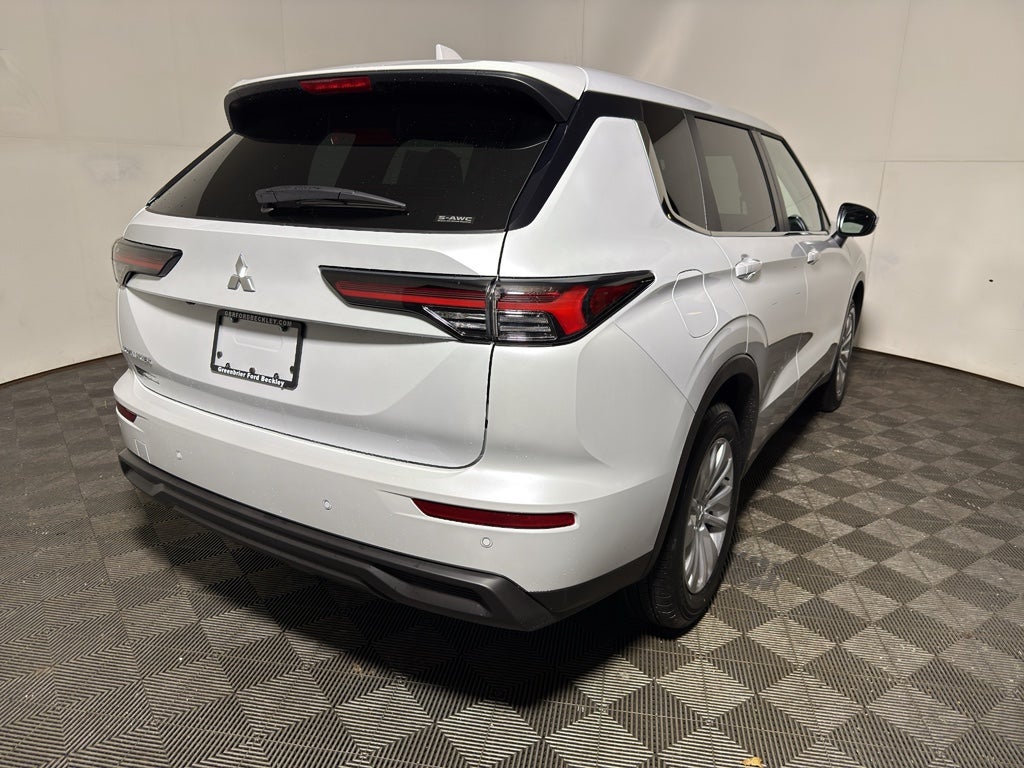 2026 Mitsubishi Outlander ES