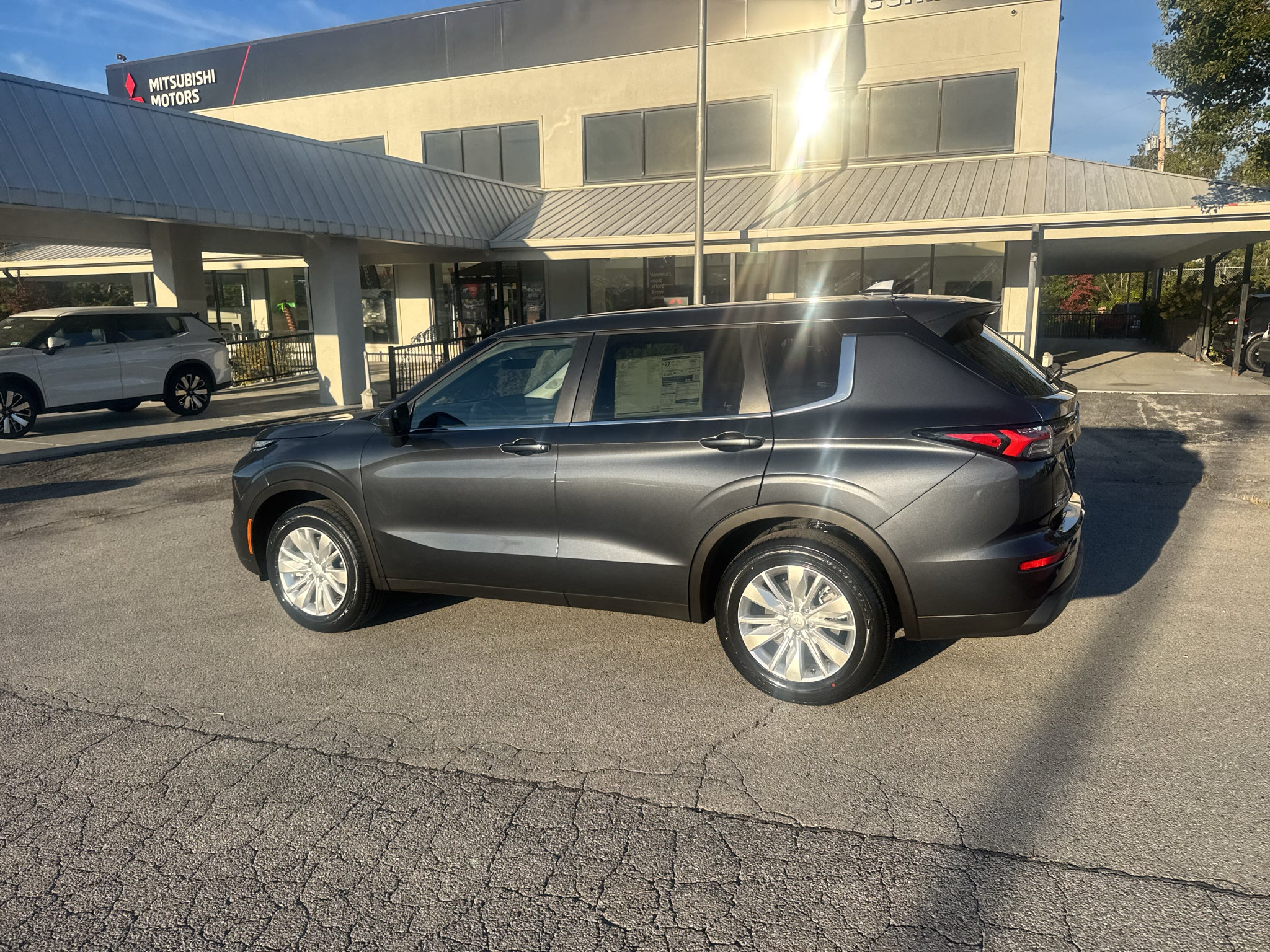 2026 Mitsubishi Outlander ES