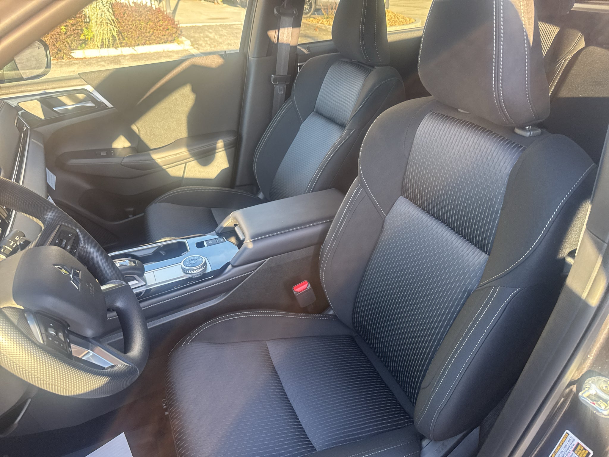 2026 Mitsubishi Outlander ES