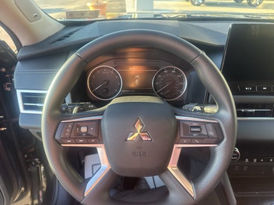 2026 Mitsubishi Outlander ES