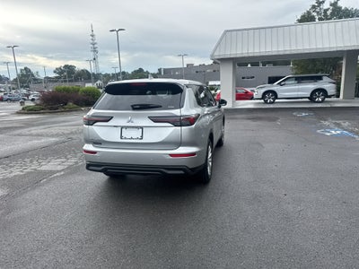 2026 Mitsubishi Outlander ES