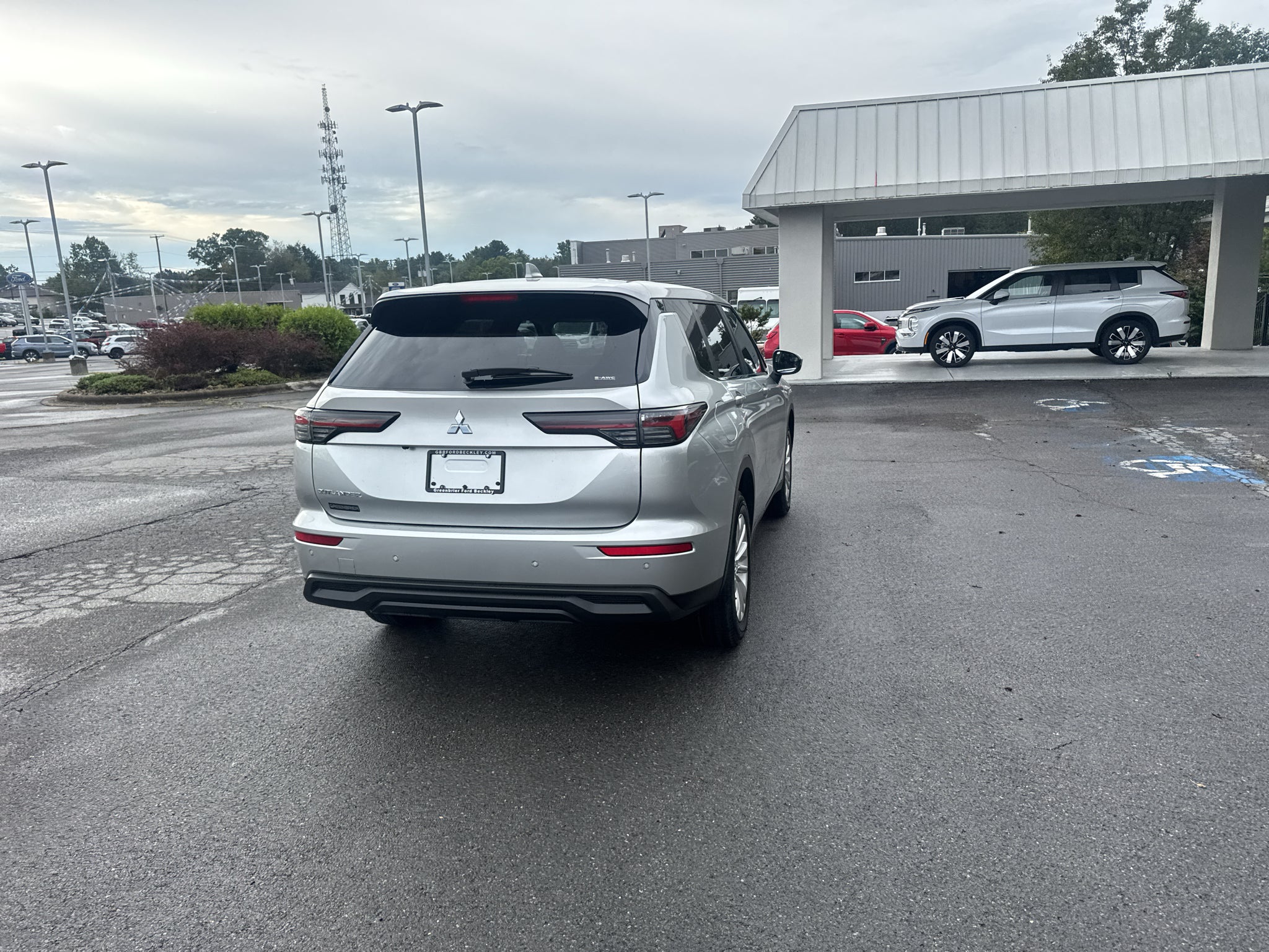 2026 Mitsubishi Outlander ES