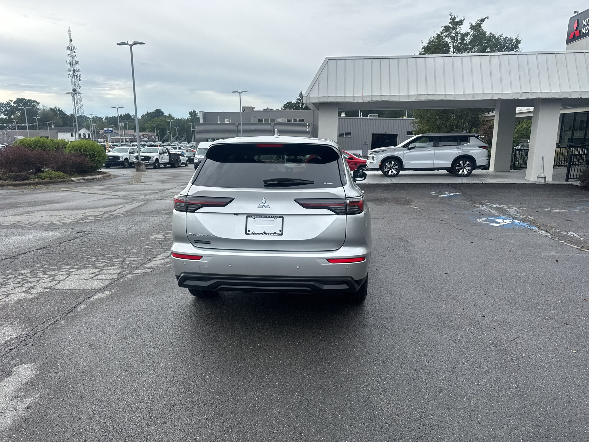 2026 Mitsubishi Outlander ES