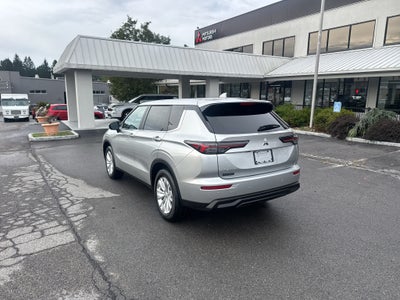 2026 Mitsubishi Outlander ES