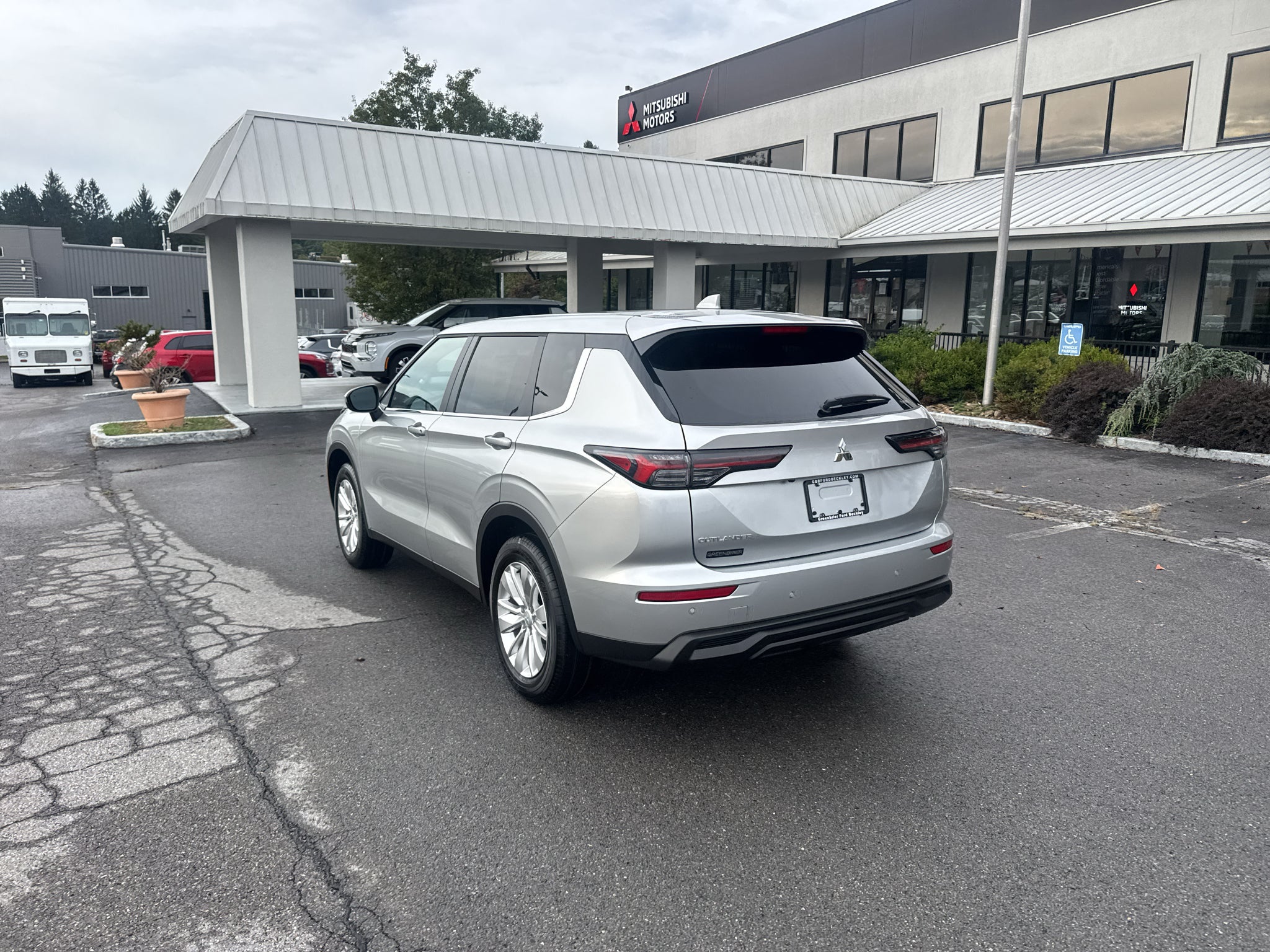 2026 Mitsubishi Outlander ES