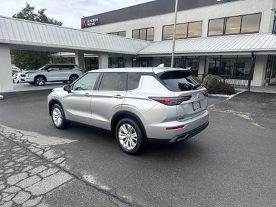 2026 Mitsubishi Outlander ES