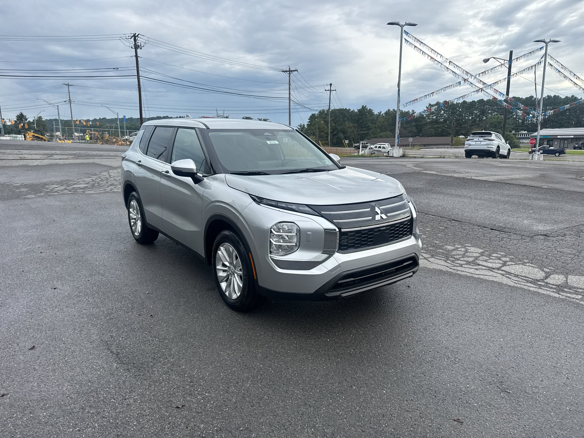 2026 Mitsubishi Outlander ES