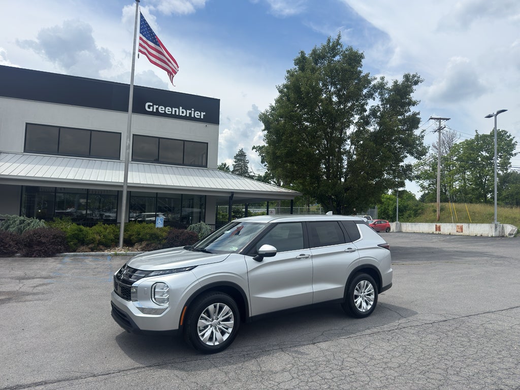 2026 Mitsubishi Outlander ES